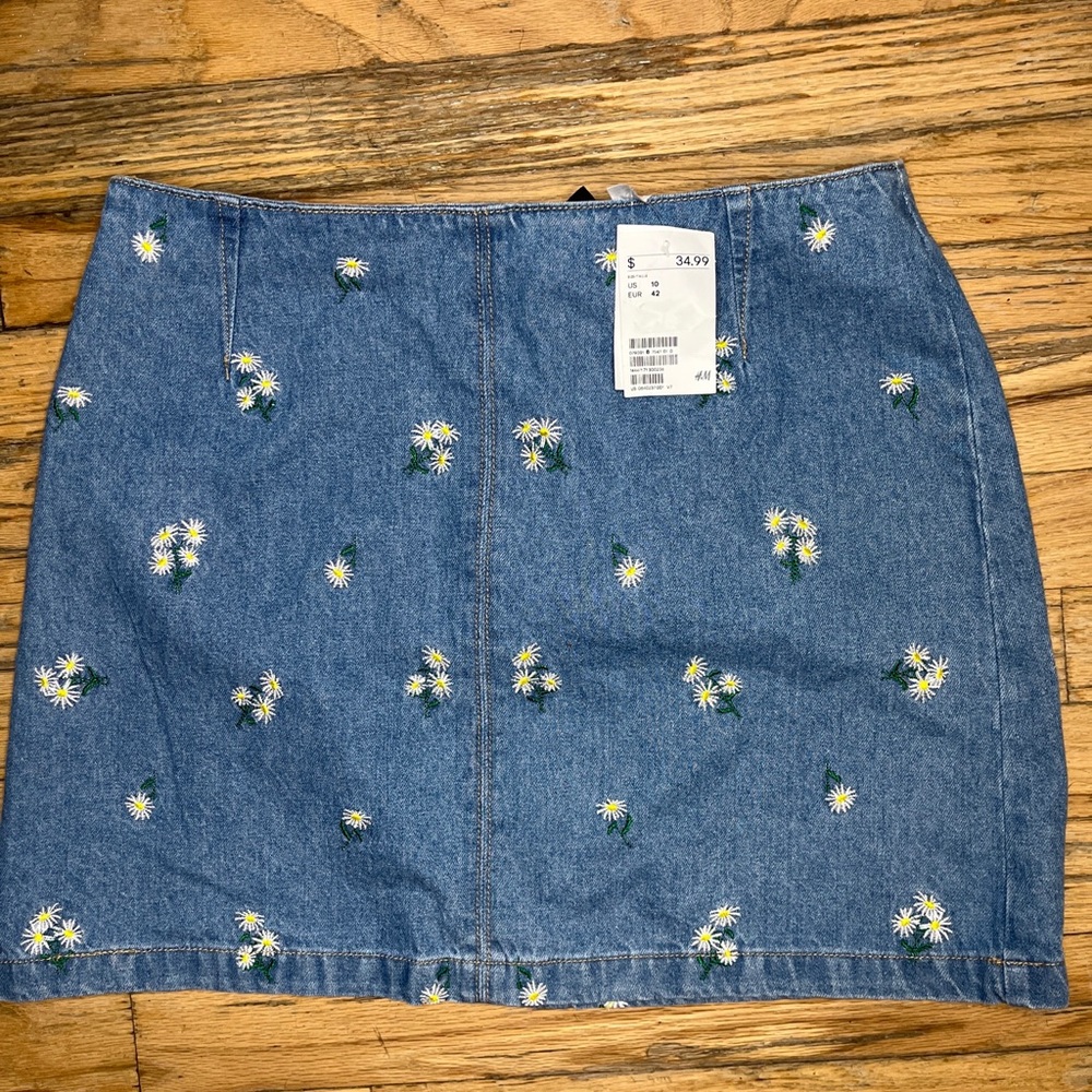 DIVIDED H&M Blue Denim Daisy Mini Skirt SZ 10 NWT.